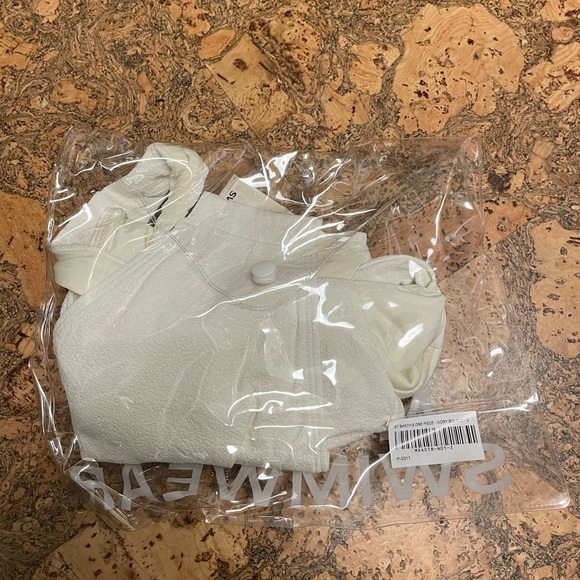 MONDAY SWIMWEAR ST. BARTH'S ONE PIECE - IVORY BOUCLE SIZE S - Picture 3 of 10